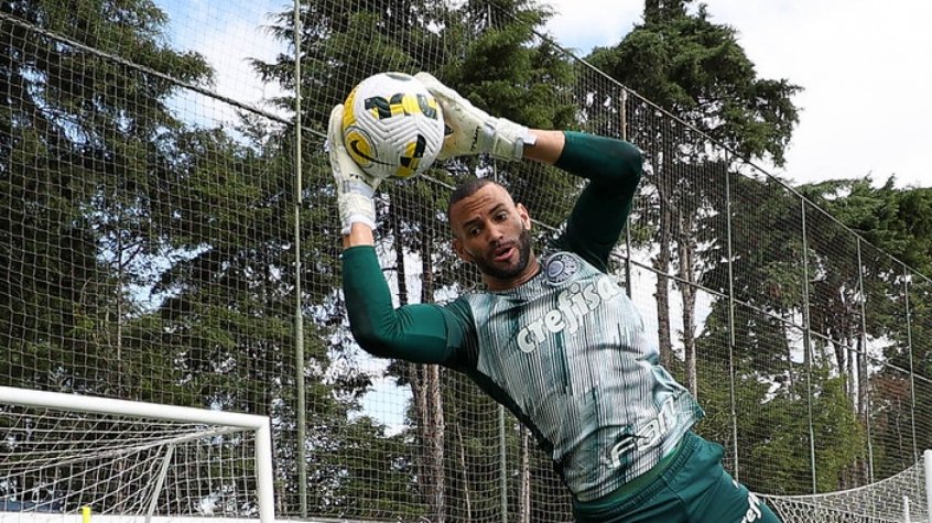 Não pega pênalti? Weverton tem grande média na marca da cal