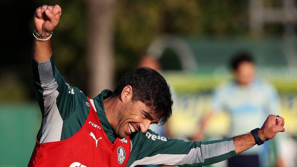Abel-Ferreira-pratica-padel