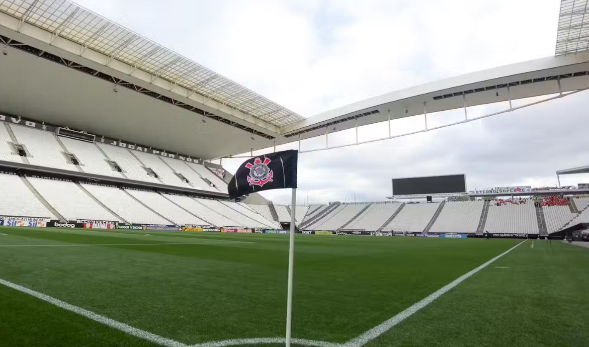 Palmeiras-deve-metade-que-o-Corinthians