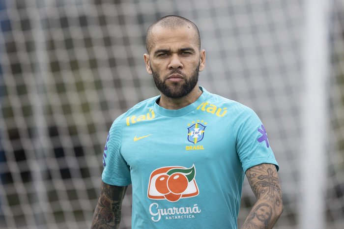 Daniel Alves se manifestou sobre jogar no Palmeiras