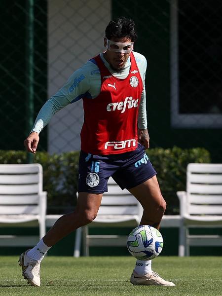 gustavo-gomez-do-palmeiras-durante-treinamento-nesta-terca-feira-