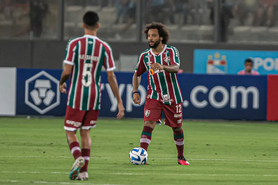Fluminense conseguiu montar elenco com 2 laterais-esquerdos que fracassaram no Palmeiras 2 Fluminense conseguiu montar elenco com 2 laterais-esquerdos que fracassaram no Palmeiras