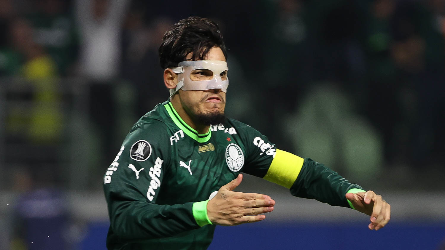 Parceiro de Gustavo Gómez de malas prontas pra assumir a camisa 5 do Palmeiras
