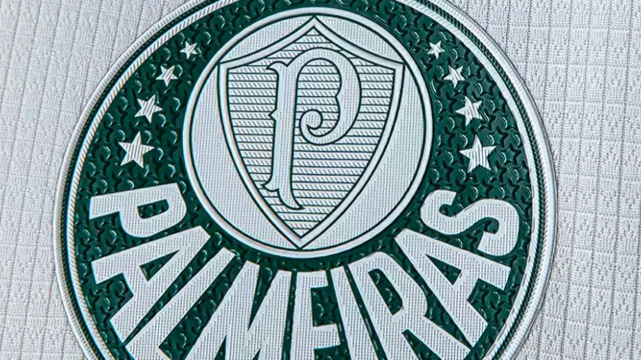 Palmeiras pede mais dinheiro para fechar venda para a Europa 1 Ex-Palmeiras é demitido e não treina mais time.