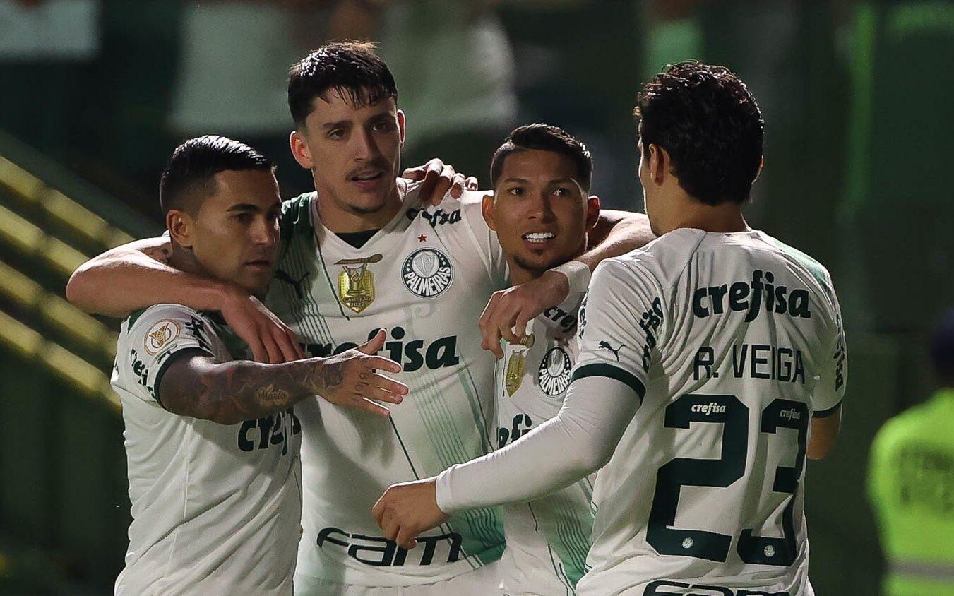 Palmeiras enfrenta o Bahia.