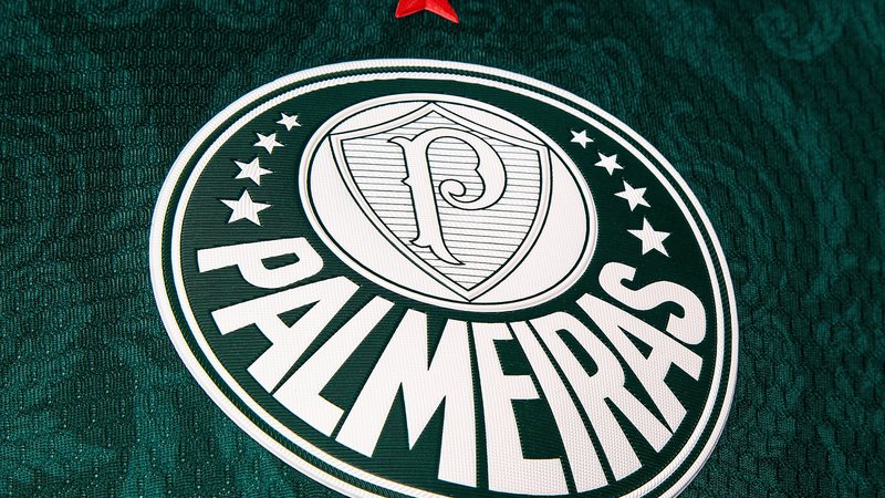 Coveiro maquiava e vestia defuntos antes de virar jogador do Palmeiras 8 Coveiro maquiava e vestia defuntos antes de virar jogador do Palmeiras