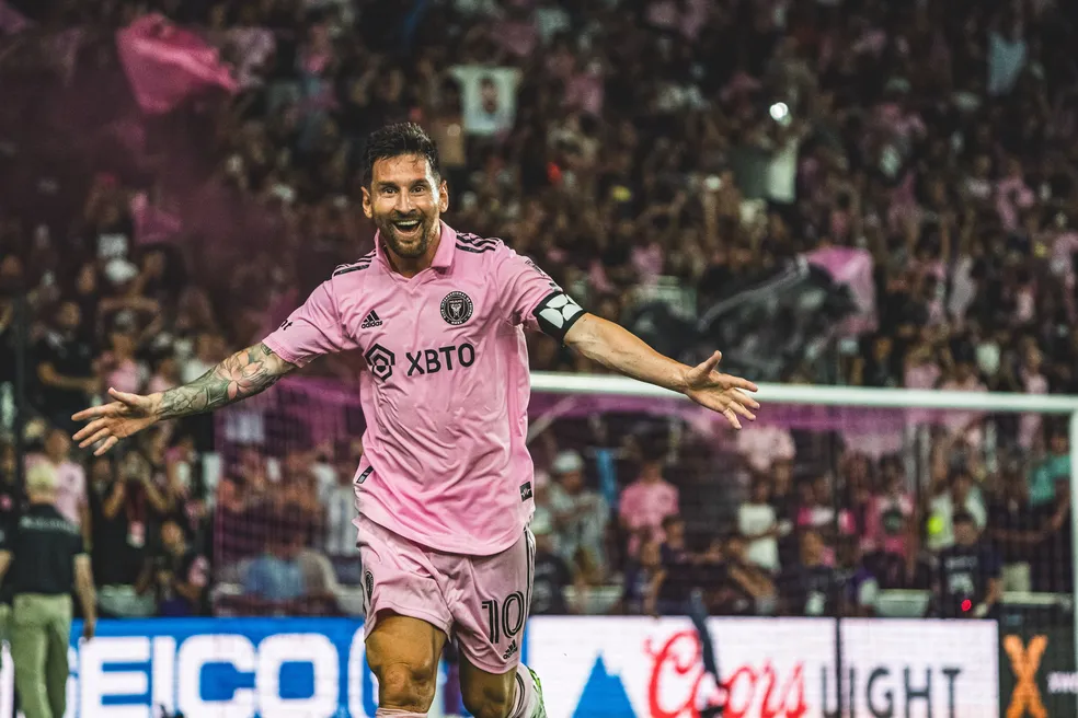 Palmeiras não brinca em serviço e prepara chapéu no Internacional por centroavante amigo de Messi 8 Palmeiras não brinca em serviço e prepara chapéu no Internacional por centroavante amigo de Messi