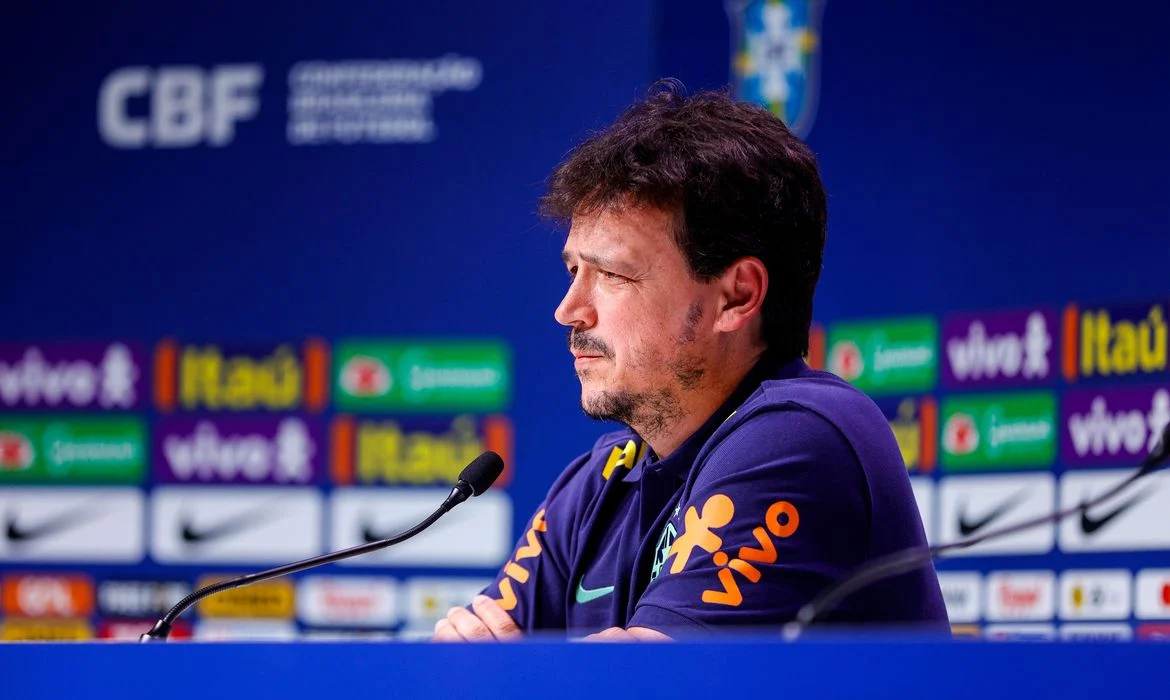 Fernando Diniz decide usar poder da CBF e tira Veiga do Palmeiras