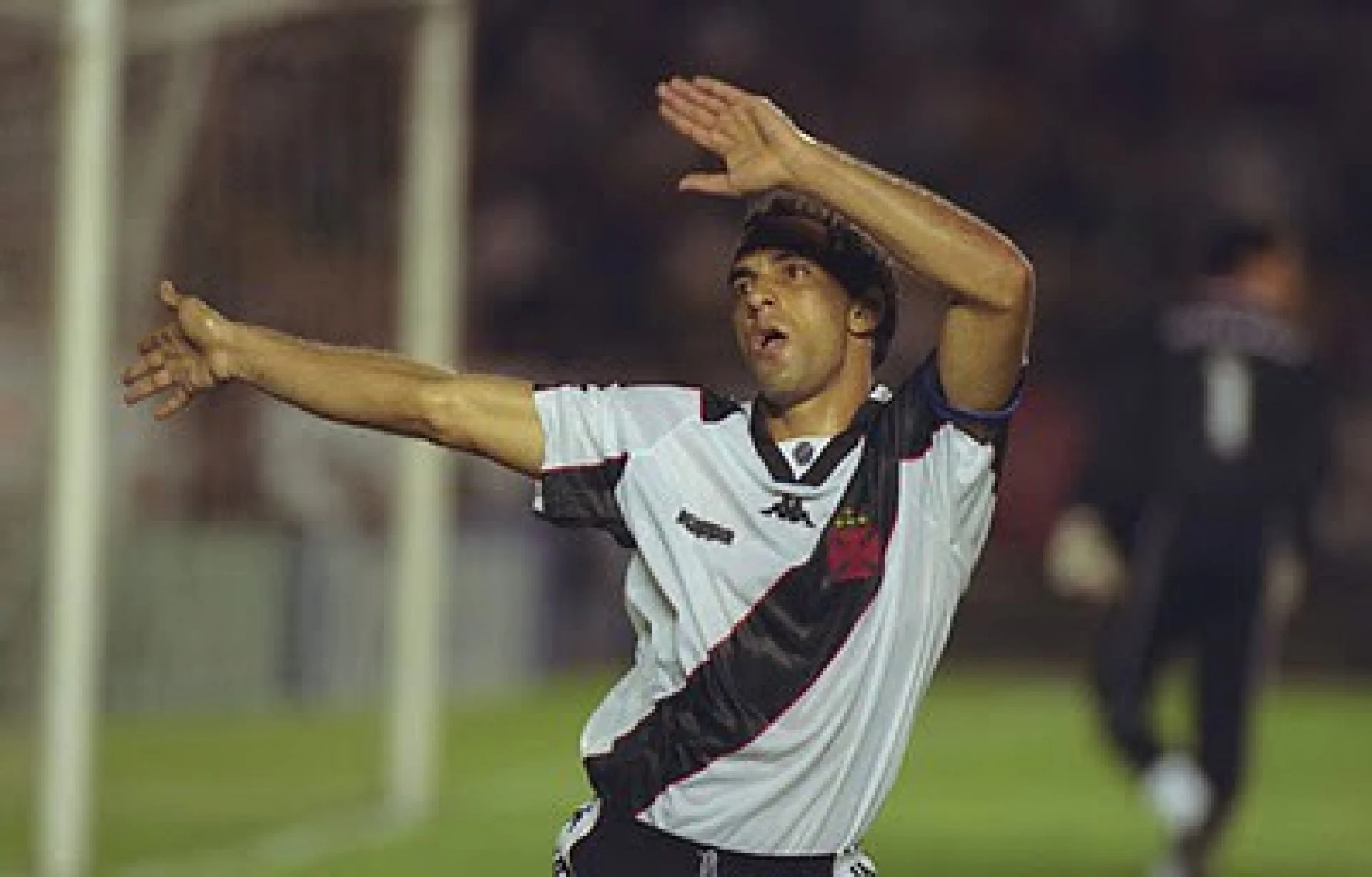Edmundo surpreende e decide reformar o estádio do Vasco 1 Edmundo surpreende e decide reformar o estádio do Vasco