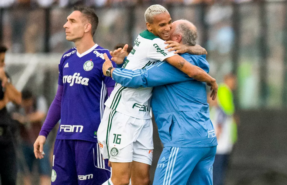 Deyverson invade entrevista coletiva de Felipão e manda recado