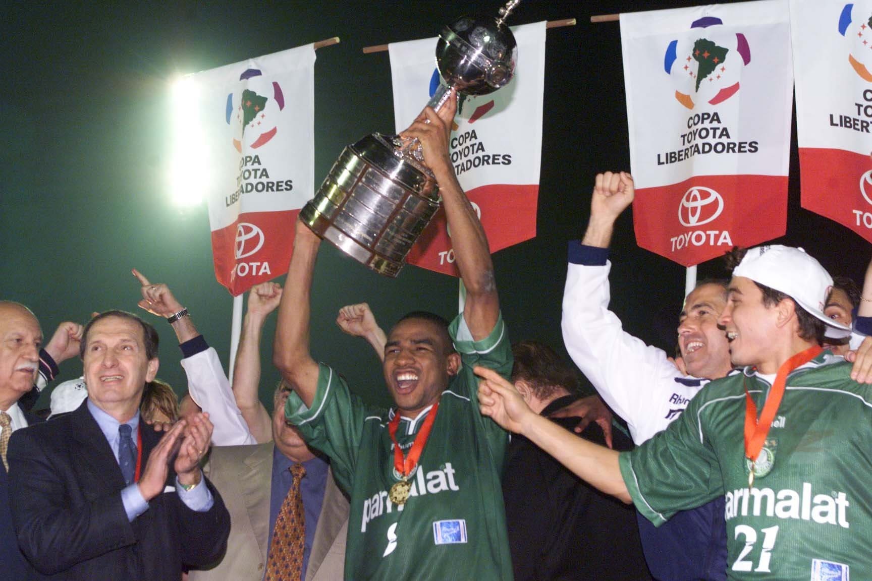 Esse era o salário do ex-jogador César Sampaio no Palmeiras