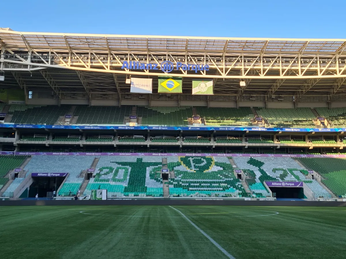 Assinou contrato: Cristaldo vestiu camisa do Palmeiras e torcida comemorou negociação
