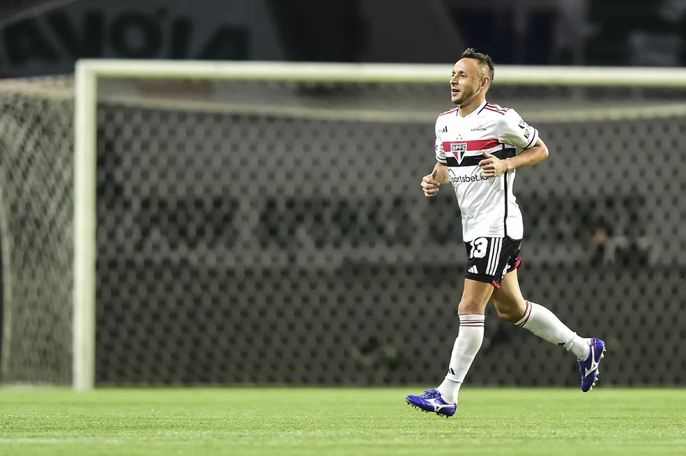 São Paulo costuma ficar descontrolado contra o Palmeiras e muitas vezes tem expulsos 2 São Paulo costuma ficar descontrolado contra o Palmeiras e muitas vezes tem expulsos