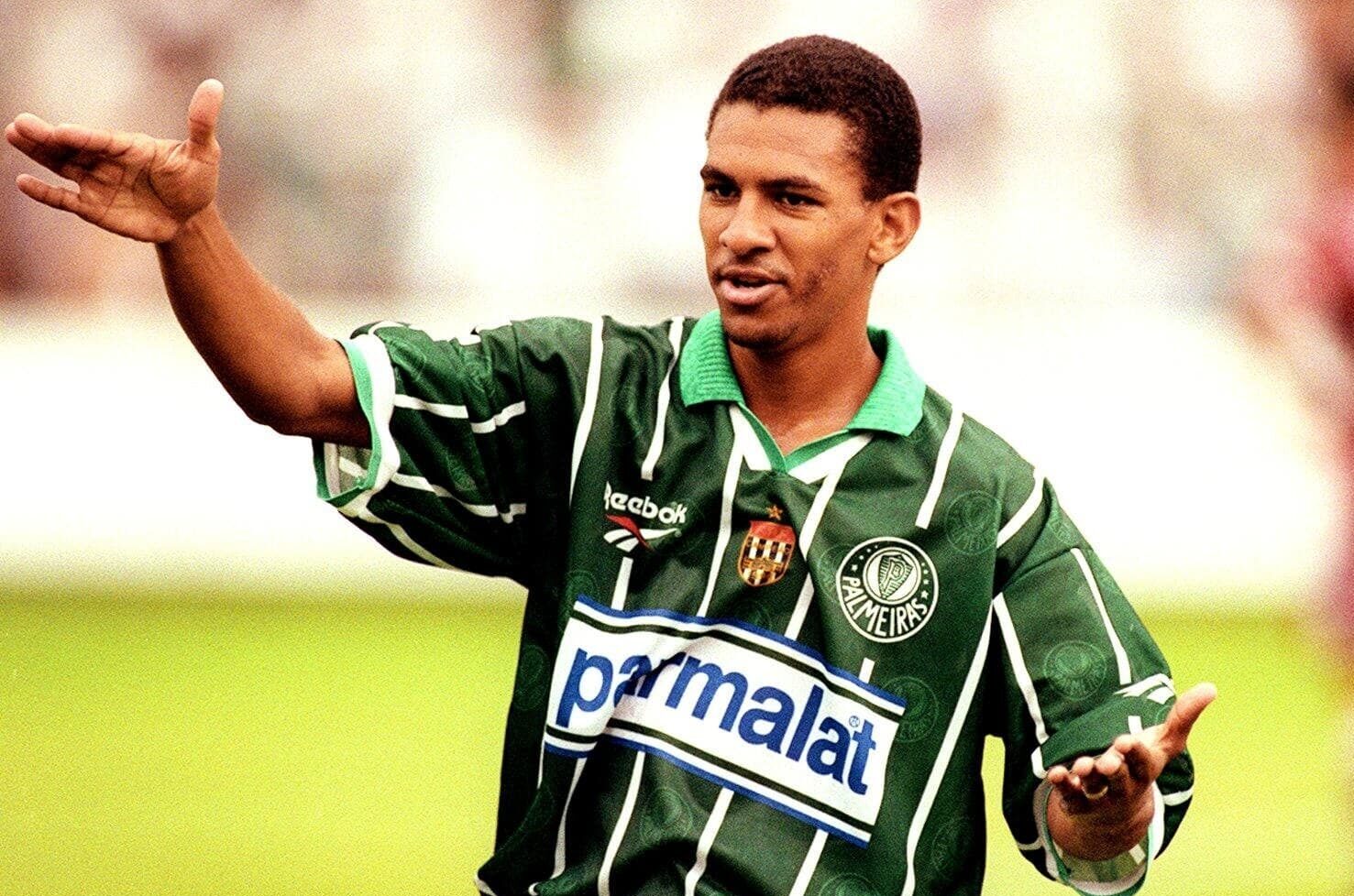 djalminha comemora gol pelo palmeiras em 1996 1332902996734 1775x1210 1 e1710974882707