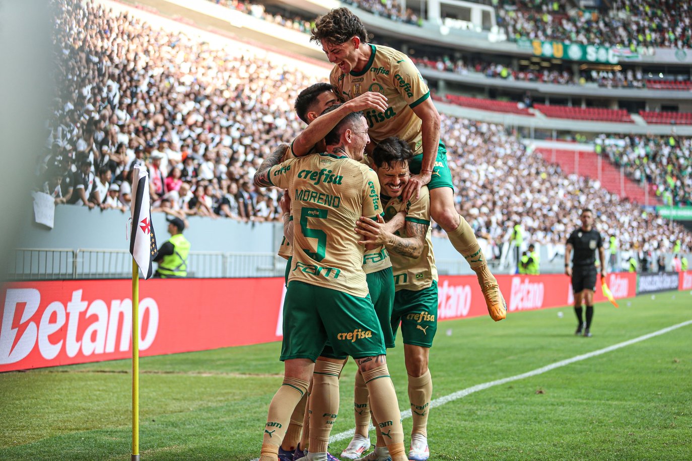 Diogo Neves de Carvalho/W9 Press