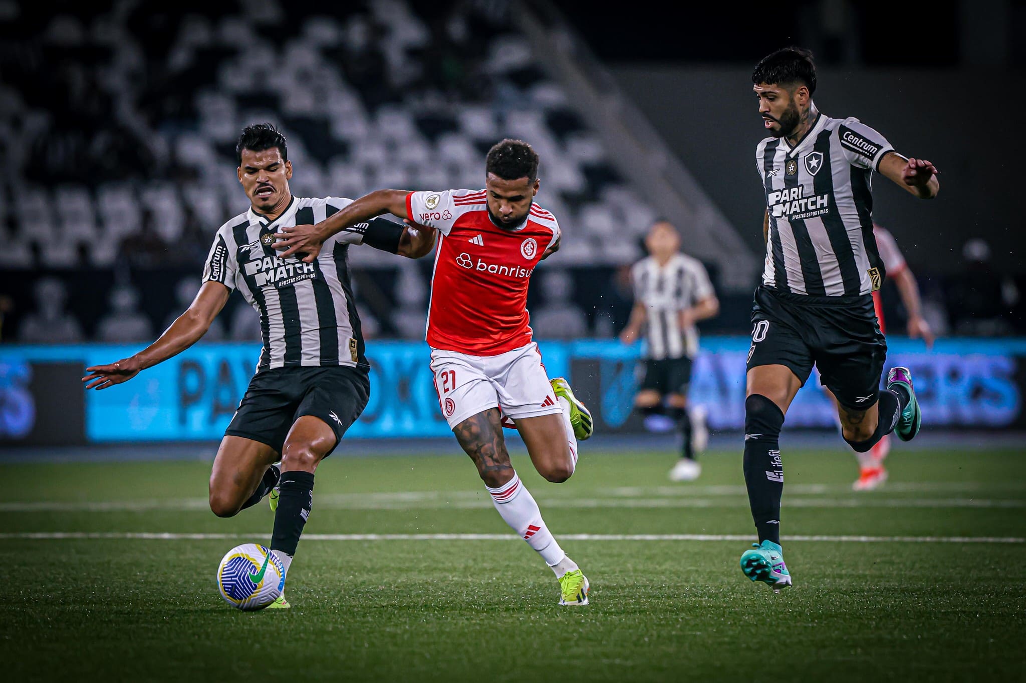 Palmeiras age nos bastidores para o Botafogo perder pro Inter 1 Internacional x Botafogo