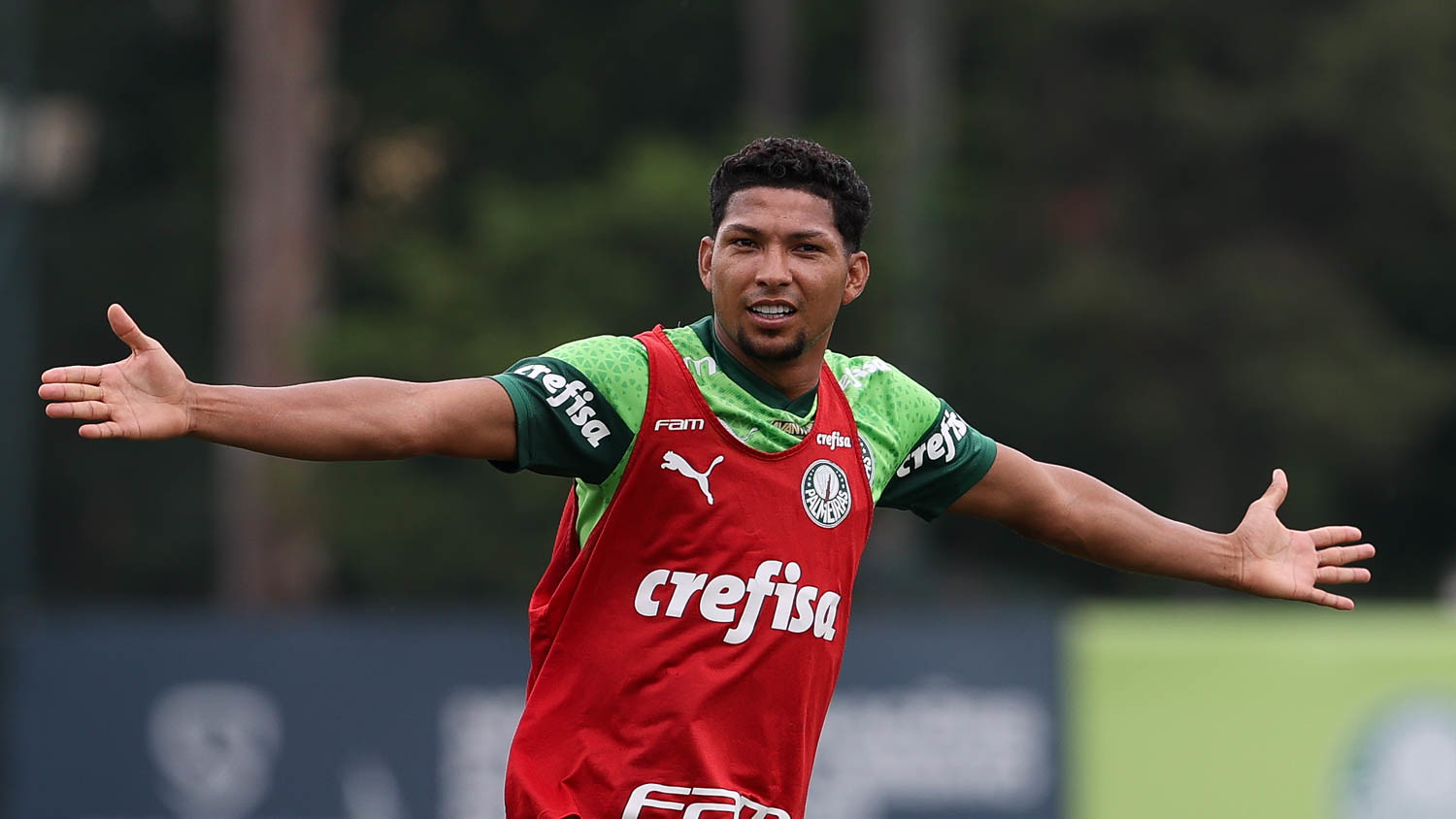 Enquanto Gabigol ganha R$ 2,4 milhões no Cruzeiro, este é o salário de Rony no Palmeiras