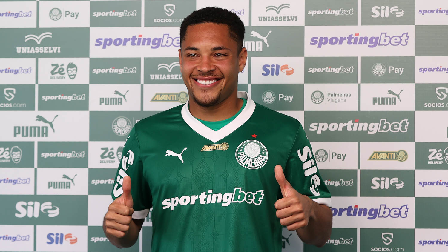 Vitor Roque