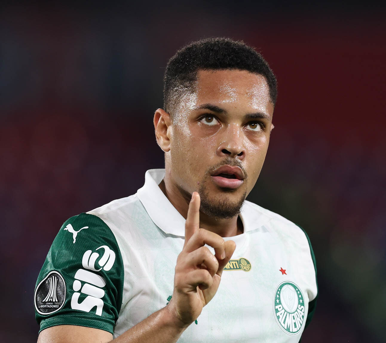 Vitor Roque 