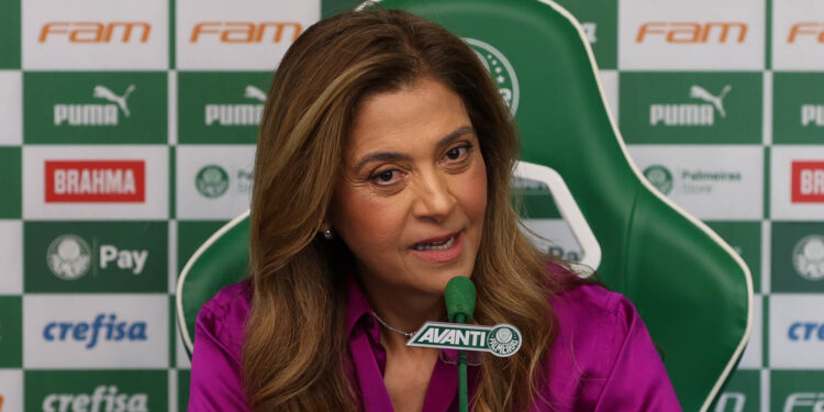 A presidente Leila Pereira, da SE Palmeiras, durante coletiva de imprensa, na Academia de Futebol. (Foto: Cesar Greco/Palmeiras/by Canon)