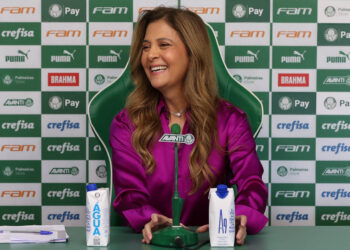 A presidente Leila Pereira, da SE Palmeiras, durante coletiva de imprensa, na Academia de Futebol. (Foto: Cesar Greco/Palmeiras/by Canon)