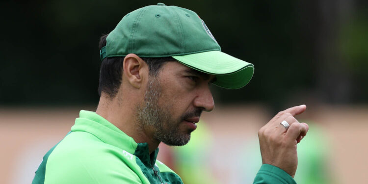 O técnico Abel Ferreira, da SE Palmeiras, durante treinamento, na Academia de Futebol. (Foto: Cesar Greco/Palmeiras/by Canon)
