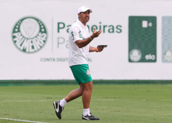 O técnico Abel Ferreira, da SE Palmeiras, durante treinamento, na Academia de Futebol. (Foto: Cesar Greco/Palmeiras/by Canon)