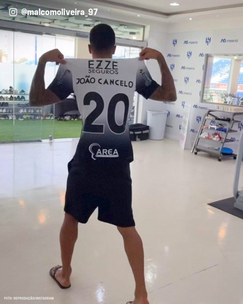João Cancelo veste a camisa do Corinthians 2 550973130 1373347540821127 3074821584783533843 n