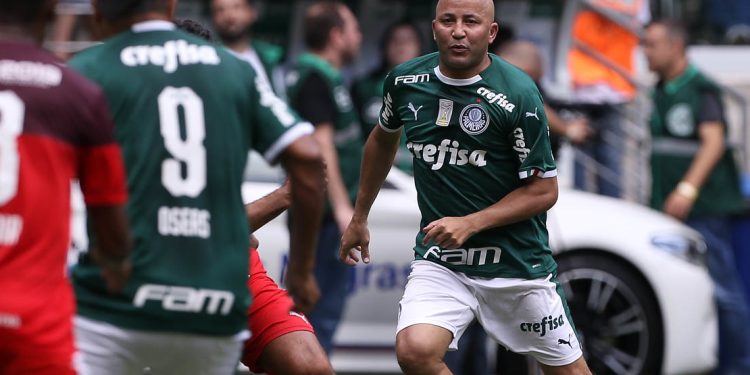 Que fim levou o ex-jogador do Palmeiras, Alex Mineiro 1 Alex Mineiro