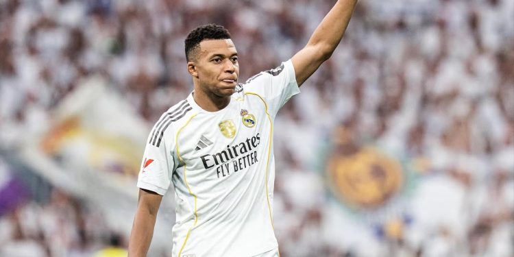 Escanteado no Barça, atacante supera Mbappé e Haaland em novo clube 1 Mbappé