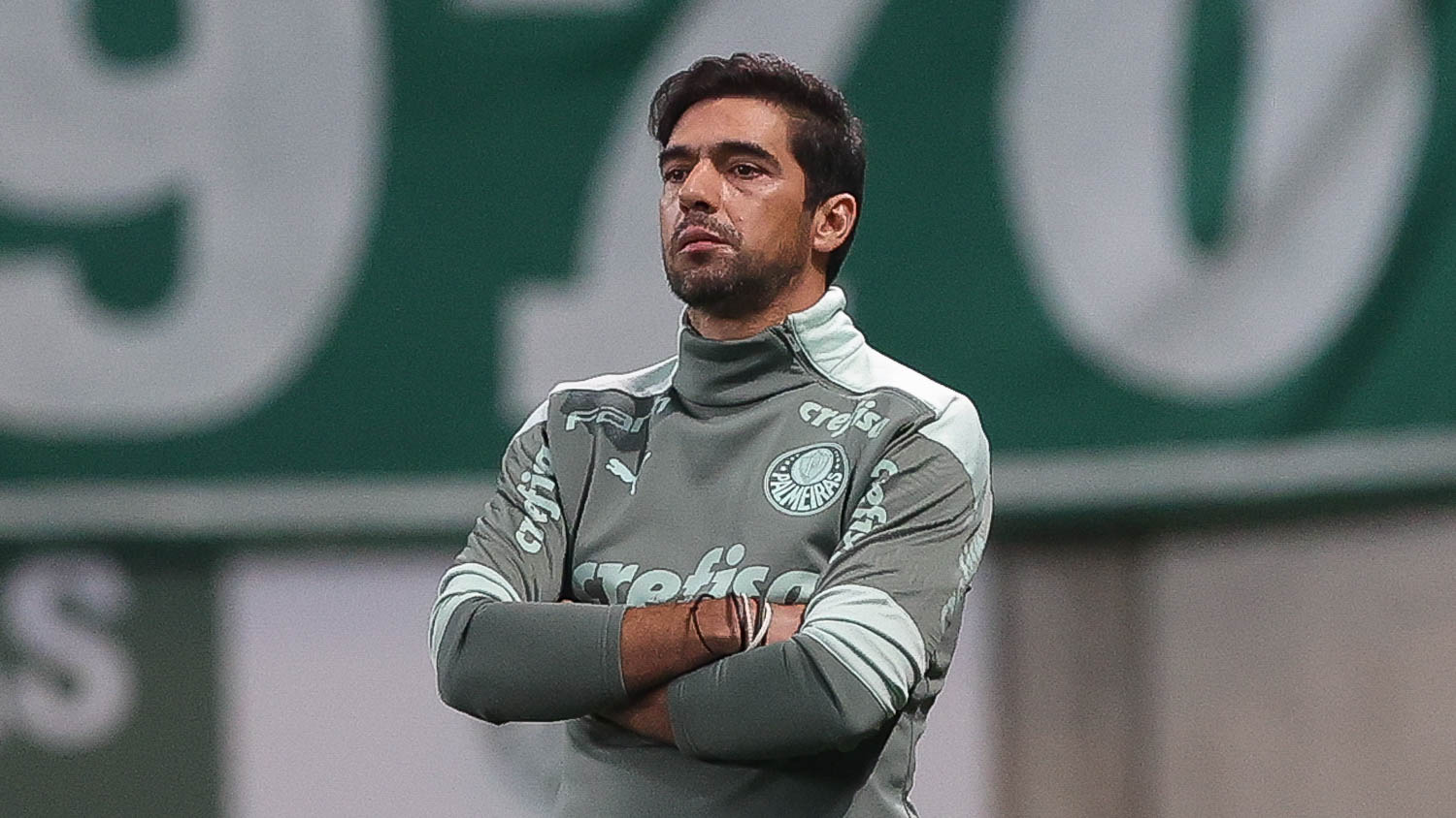 Zagueiro campeão pelo Verdão fica livre no mercado e pode retornar de graça para o Palmeiras