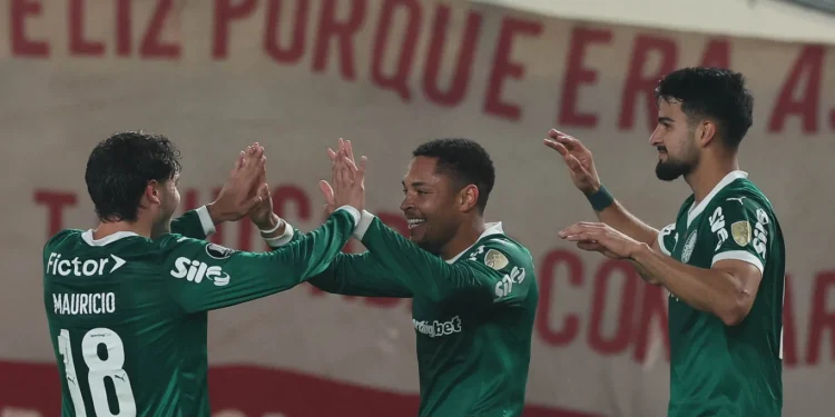 André Cury pode fechar a venda de dois jogadores do Palmeiras 1 Créditos: Cesar Greco / Palmeiras