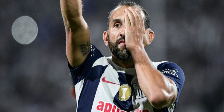 Hernán Barcos decidiu bater de frente com Paulo Nobre 1 Créditos: Alianza Lima/Divulgação