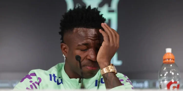 Vinícius Júnior não quis saber e tratou de assinar contrato com rival do Real Madrid 1 Créditos: Rafael Ribeiro/CBF