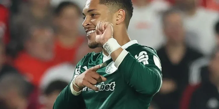 Vitor Roque assinou contrato com os norte-americanos 1 Créditos: Cesar Greco/Palmeiras