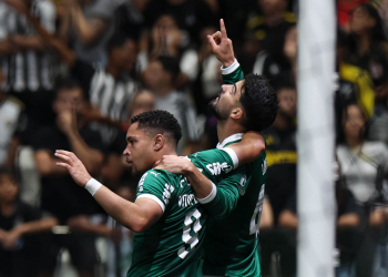 Flaco López e Vitor Roque
