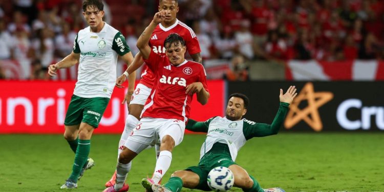 Palmeiras "deu" R$ 16 milhões para o Internacional 1 Créditos: Cesar Greco / Palmeiras