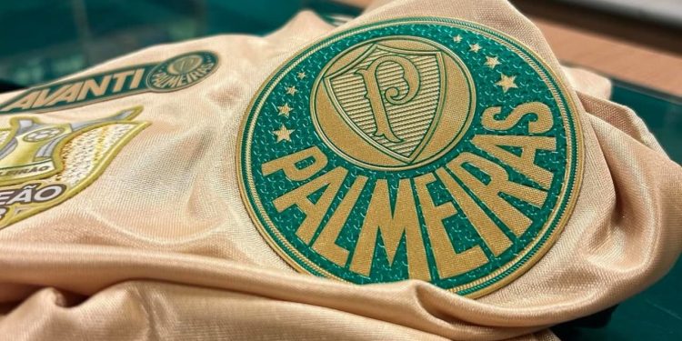 Meia campeão pelo Palmeiras sofre com crise e pode ficar disponível no mercado 1 Créditos: Reprodução/Instagram/@palmeiras