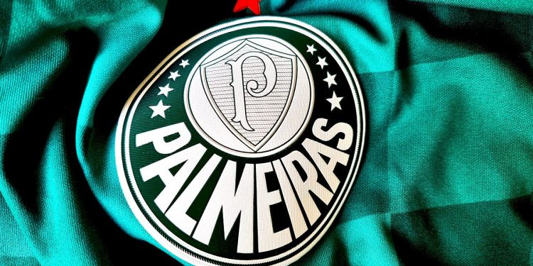 Palmeiras mira atacante de R$ 150 milhões após a Data Fifa 1 Créditos: Camisa Palmeiras Puma | Símbolo