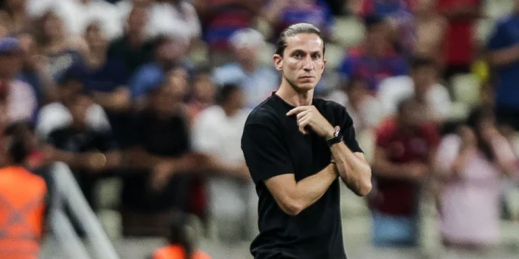 Enquanto Abel Ferreira ganha R$ 3 milhões no Palmeiras, Filipe Luis está perto de abandonar o Flamengo 1 Créditos: Gilvan de Souza/Flamengo