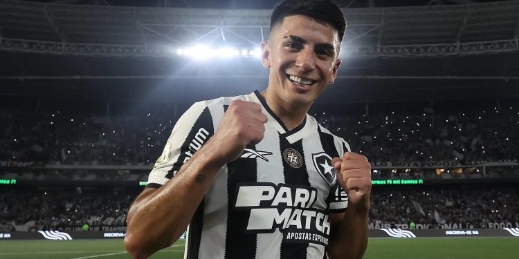 Palmeiras volta atrás em decisão que havia tomado sobre John Arias e Almada 1 Créditos: Vitor Silva / Botafogo