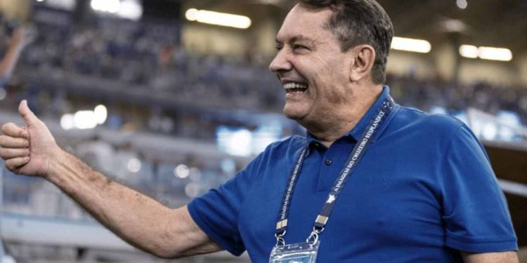 Dono do Cruzeiro gastou uma fortuna para trazer volante e já está mandando embora 1 Créditos: Tiago Trindade/FMF