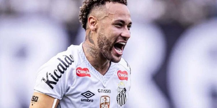 Neymar surpreendeu o mundo ao inverter as coisas e pedir camisa de astro brasileiro 1 Créditos: Raul Baretta / Santos FC