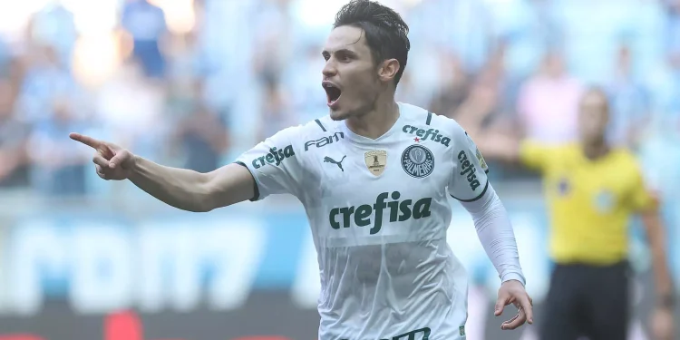 R$ 40 milhões e Raphael Veiga assina em definitivo com o América 1 Créditos: Cesar Greco / Palmeiras