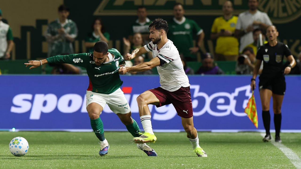 Comentarista de arbitragem discorda de polêmica em Palmeiras x Fluminense 1 Comentarista de arbitragem discorda de polêmica em Palmeiras x Fluminense
