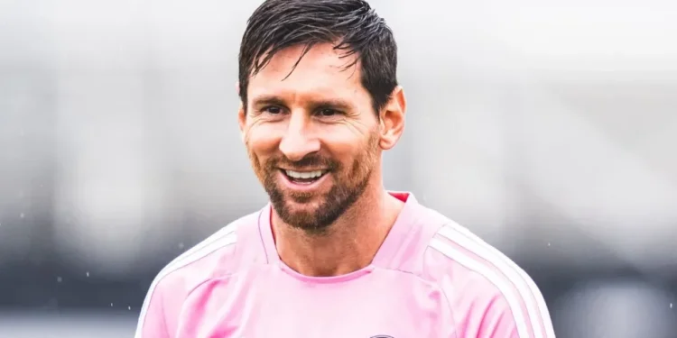 Abel só foi avisado e Messi pode assinar para dividir campo com Vitor Roque 1 Créditos: Inter Miami / X
