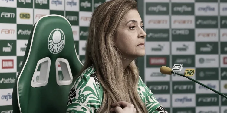 Leila Pereira assina contrato e promete levar torcida para apresentação 1 Créditos: Cesar Greco / Palmeiras