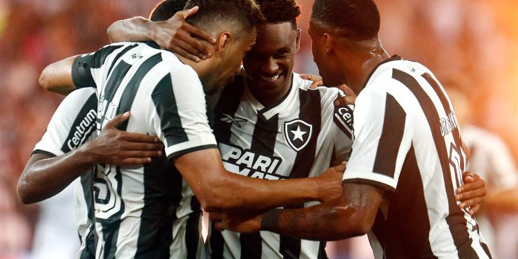 Além de Danilo, Palmeiras busca mais um reforço no Botafogo 1 Créditos: Vitor Silva / Botafogo