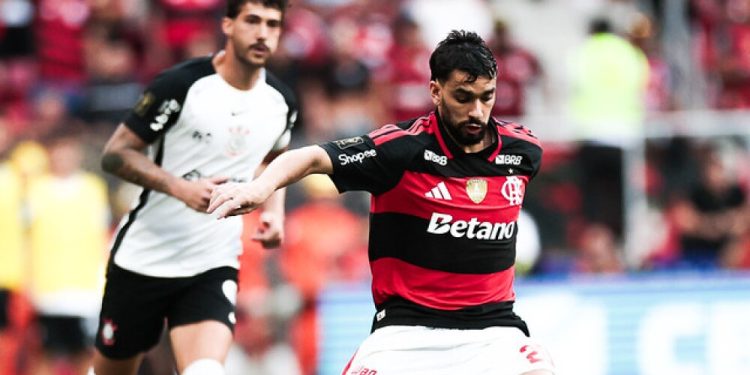 Enquanto Flamengo gastou R$ 260 milhões com Paquetá, Corinthians vai pagar a Depay R$ 4,7 milhão por jogo 1 Créditos: Gilvan de Souza / Flamengo