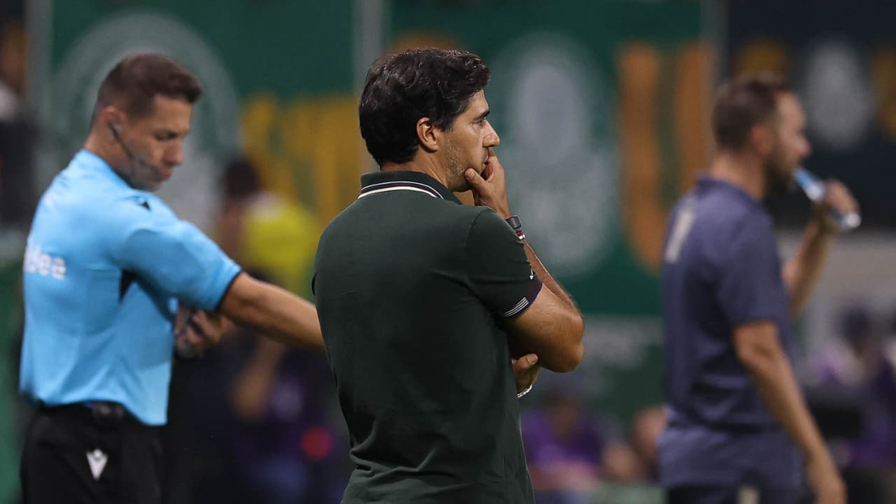 Abel Ferreira age nos bastidores para trazer reforço ao Palmeiras